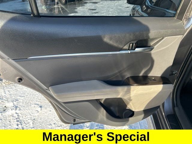 Toyota Camry SE 2022