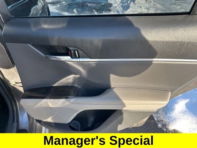 Toyota Camry SE 2022