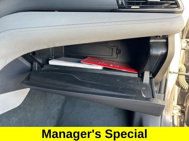 Toyota Camry SE 2022