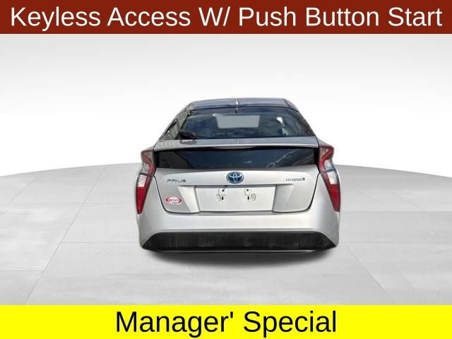 Toyota Prius Two 2016