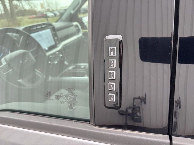 Ford F-150 XLT SuperCrew 4WD 2023