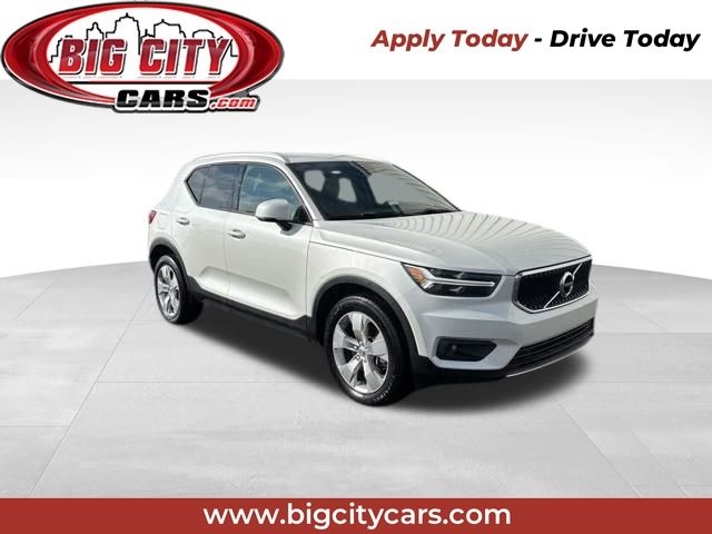 2021 Volvo XC40 Momentum