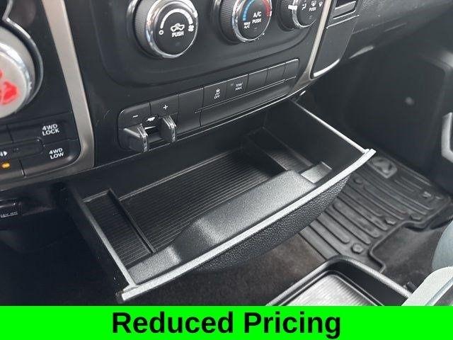 RAM 1500 SLT Crew Cab 4WD 2017