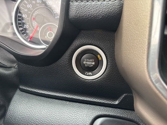 RAM 1500 Laramie Crew Cab 4WD 2020