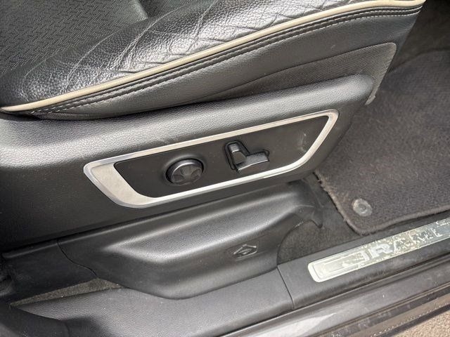 RAM 1500 Laramie Crew Cab 4WD 2020