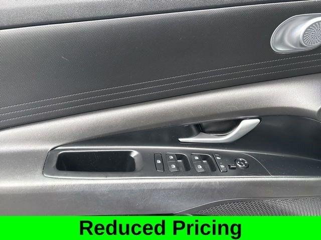 Hyundai Elantra SE 2023