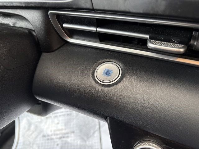 Hyundai Elantra  2022