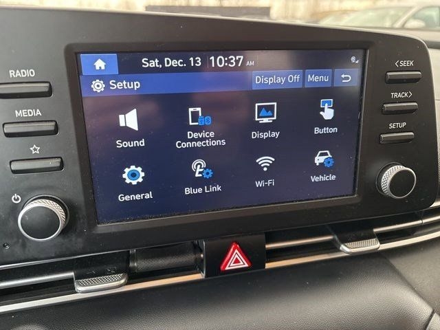 Hyundai Elantra  2022