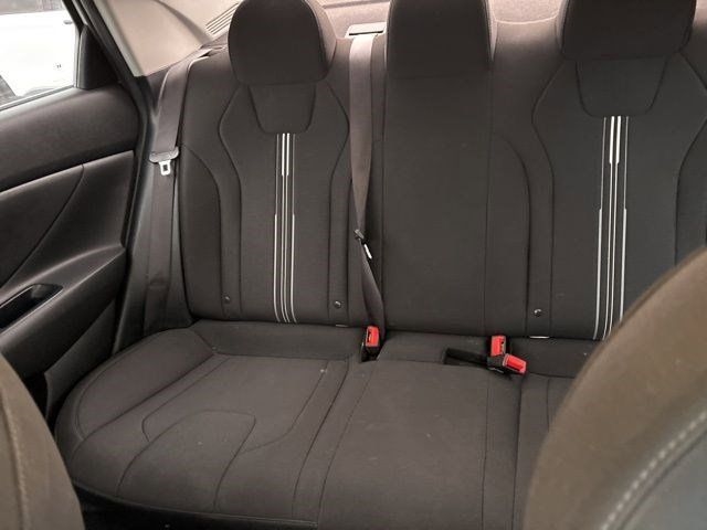 Hyundai Elantra  2022