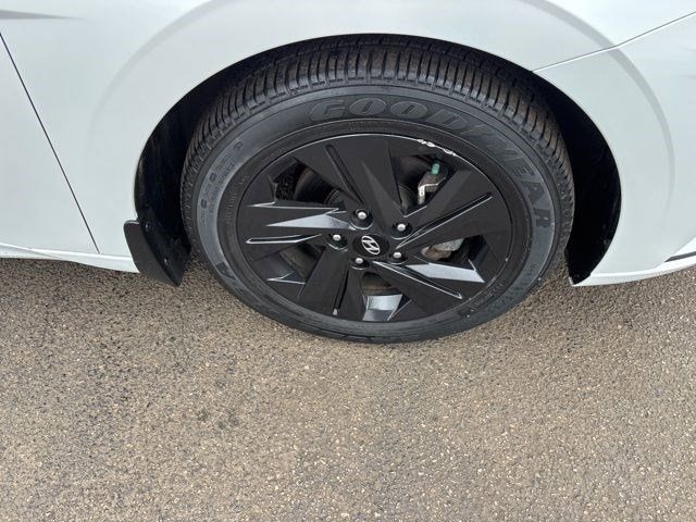 Hyundai Elantra  2022