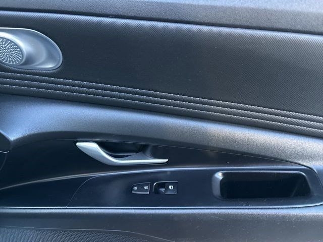 Hyundai Elantra Limited 2022