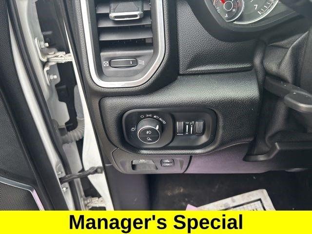 RAM 1500 Laramie Crew Cab 4WD 2021