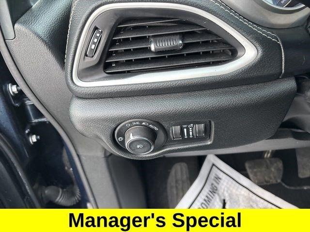 Chrysler Pacifica Touring 2024