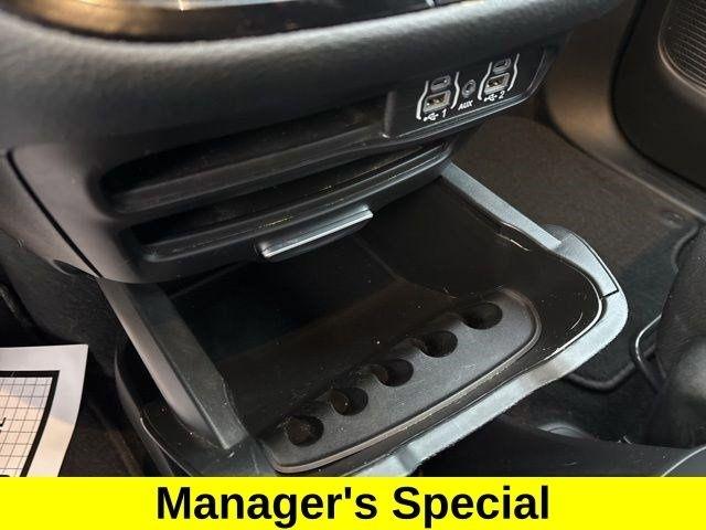 Chrysler Pacifica Touring 2024