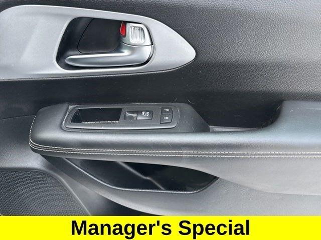 Chrysler Pacifica Touring 2024