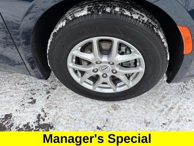 Chrysler Pacifica Touring 2024