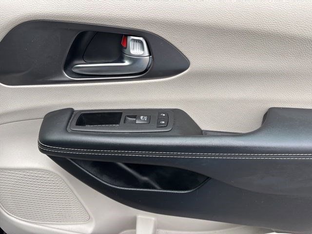 Chrysler Pacifica Touring L 2023