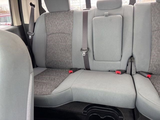 RAM 1500 SLT Crew Cab 4WD 2017