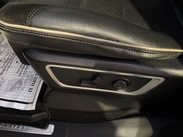 RAM 1500 Laramie Crew Cab 4WD 2022