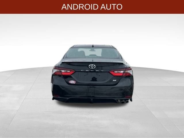 Toyota Camry SE 2022