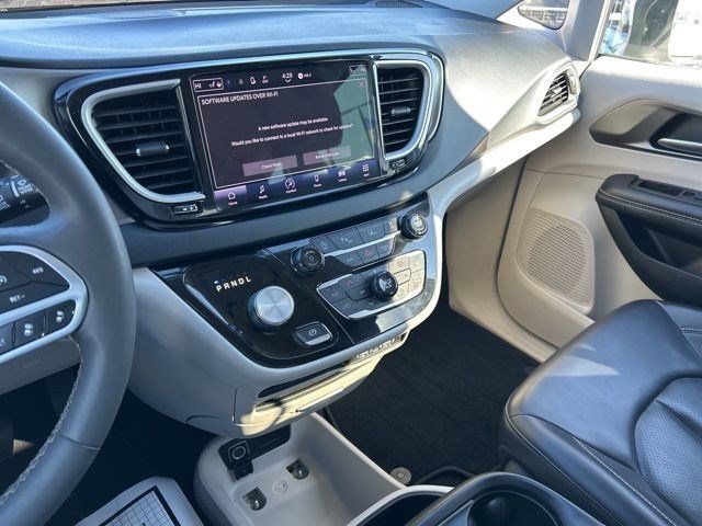 Chrysler Pacifica Touring L 2023