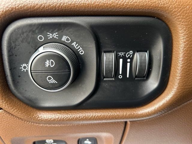 RAM 1500 Laramie Crew Cab 4WD 2019