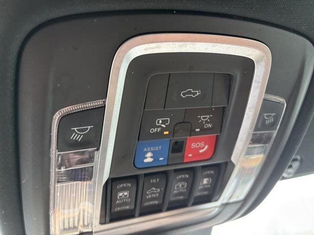 RAM 1500 Laramie Longhorn Crew Cab 4WD 2021