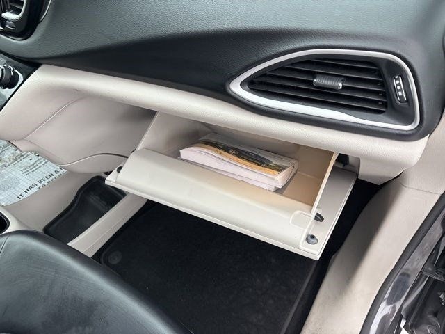 Chrysler Pacifica Touring L 2023