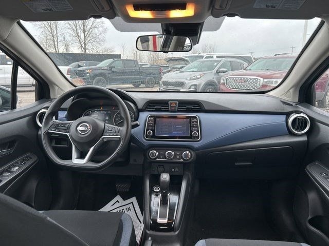 Nissan Versa  2023