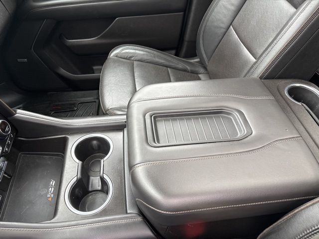 Chevrolet Suburban  2021