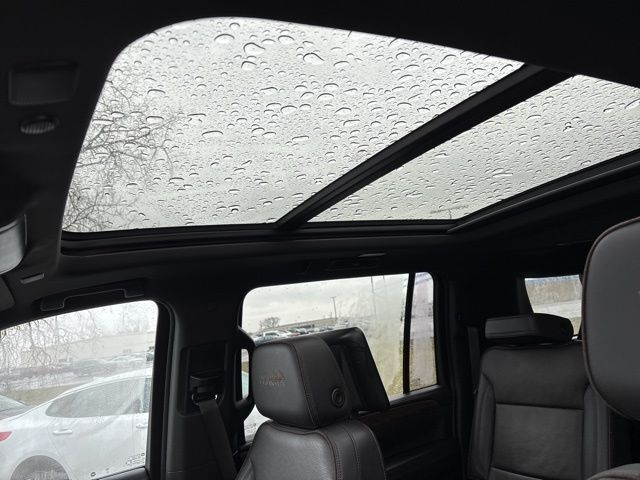 Chevrolet Suburban  2021