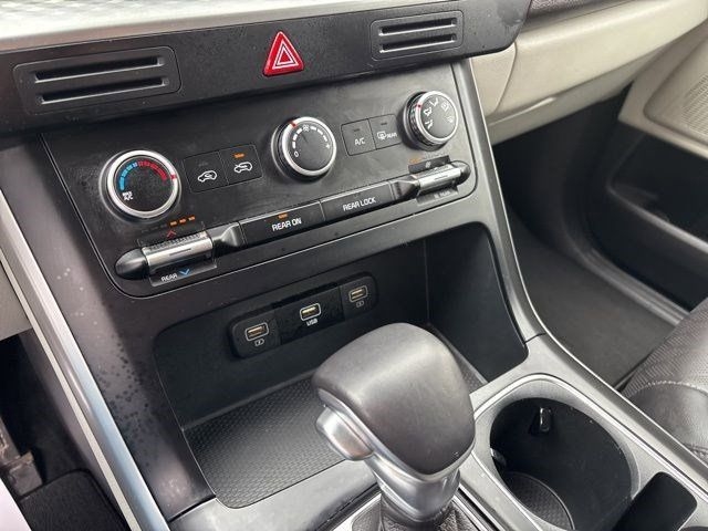 Kia Carnival LX 2024