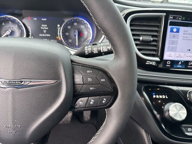 Chrysler Pacifica Limited 2025