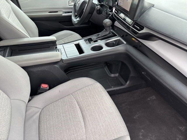 Toyota Sienna LE 8 Passenger 2025