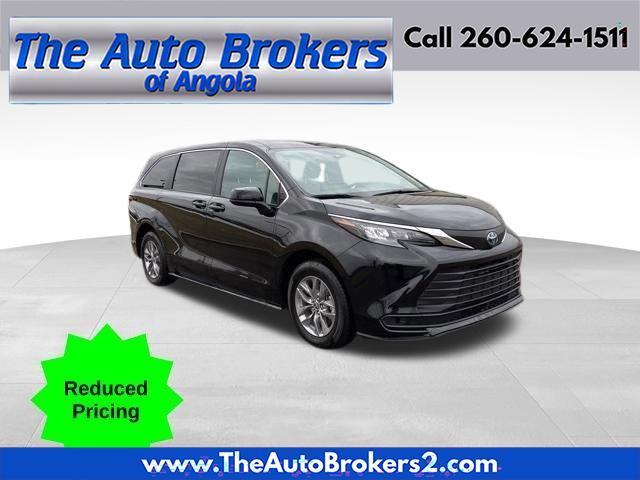 2025 Toyota Sienna LE 8 Passenger