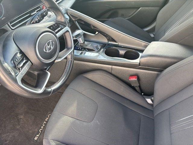 Hyundai Elantra  2023