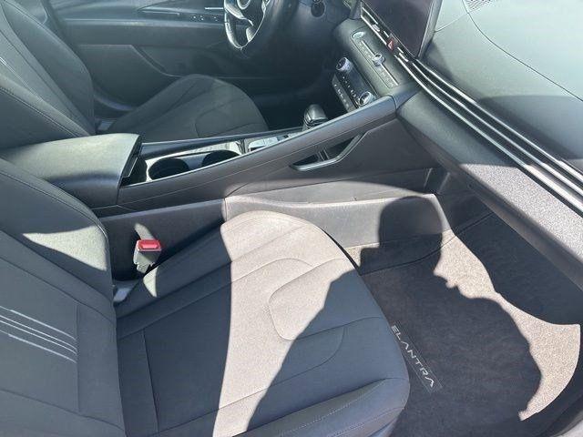 Hyundai Elantra  2023