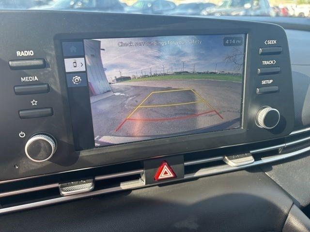 Hyundai Elantra  2025