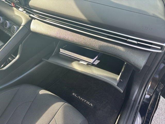 Hyundai Elantra  2025