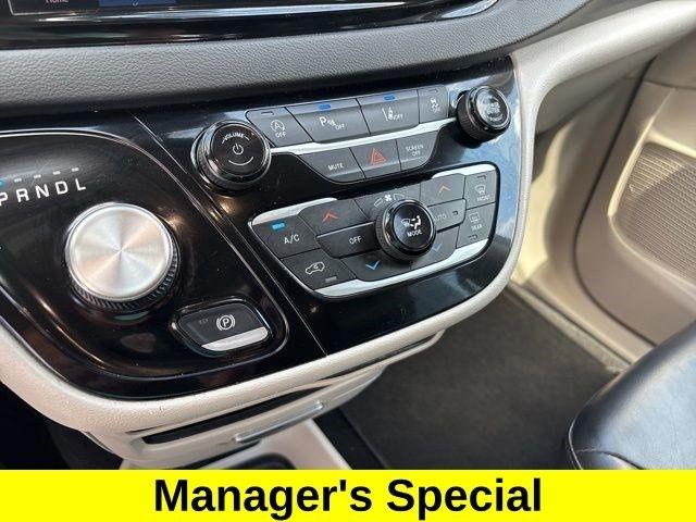 Chrysler Pacifica Touring L 2023