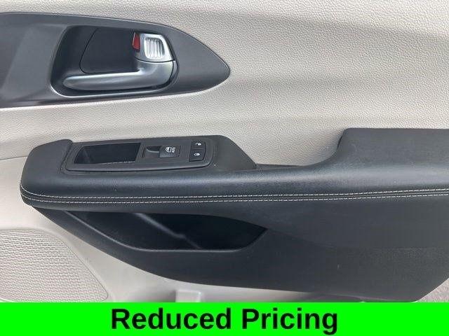 Chrysler Pacifica Touring L 2024