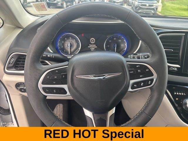 Chrysler Pacifica Touring L 2024