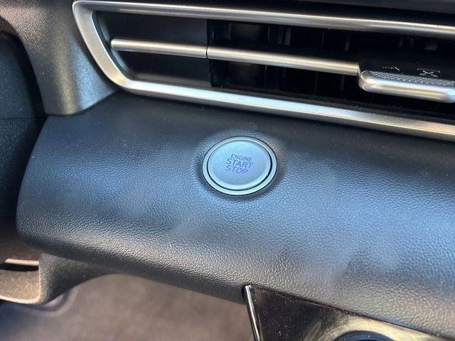 Hyundai Elantra  2023