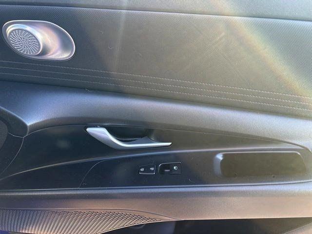 Hyundai Elantra  2023