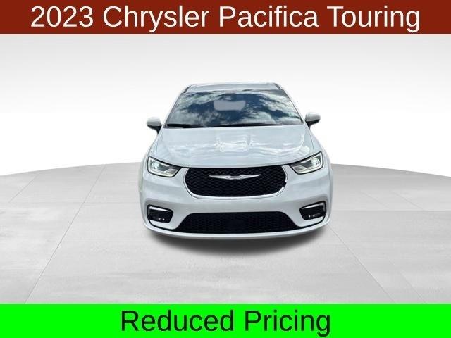 Chrysler Pacifica Touring 2023