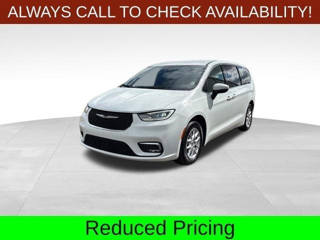 Chrysler Pacifica Touring 2023