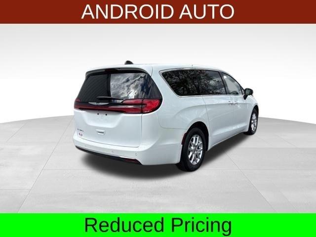 Chrysler Pacifica Touring 2023