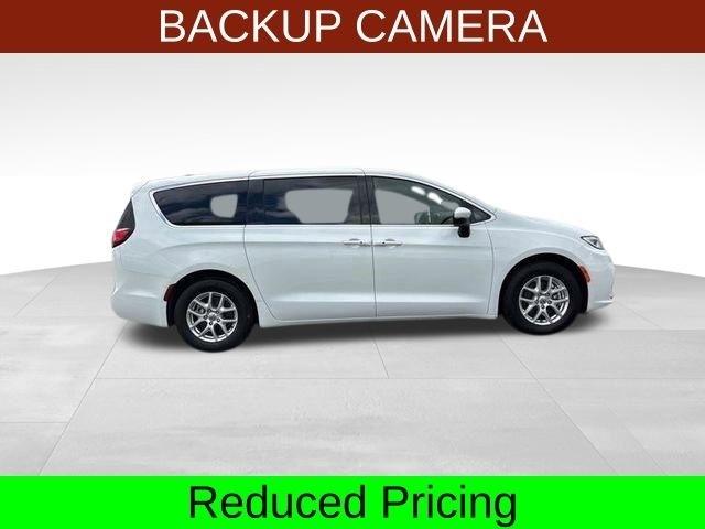 Chrysler Pacifica Touring 2023