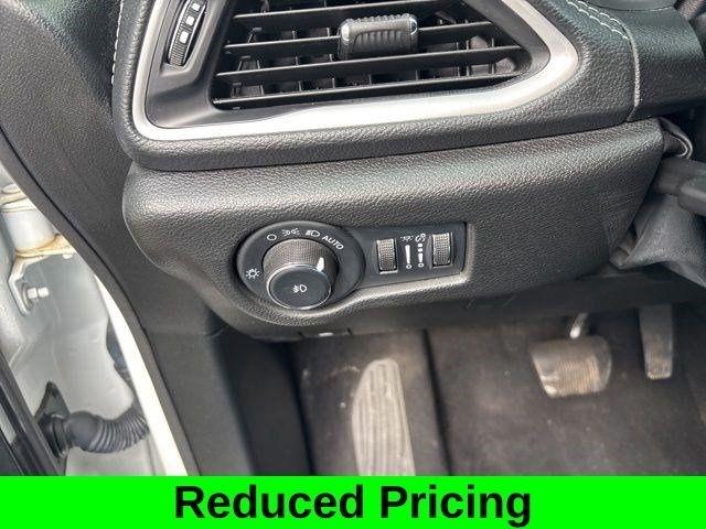 Chrysler Pacifica Touring 2023