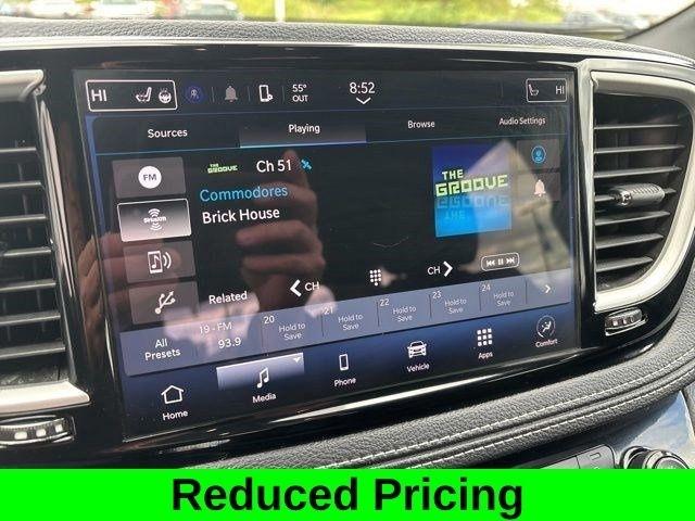 Chrysler Pacifica Touring 2023
